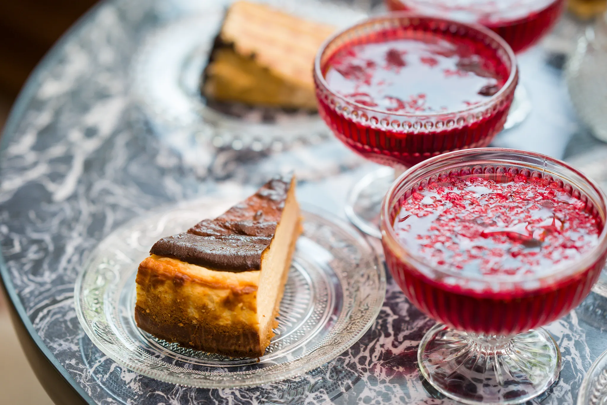 Sernik i kompot na stole - Restauracja Syrenka Kołobrzeg