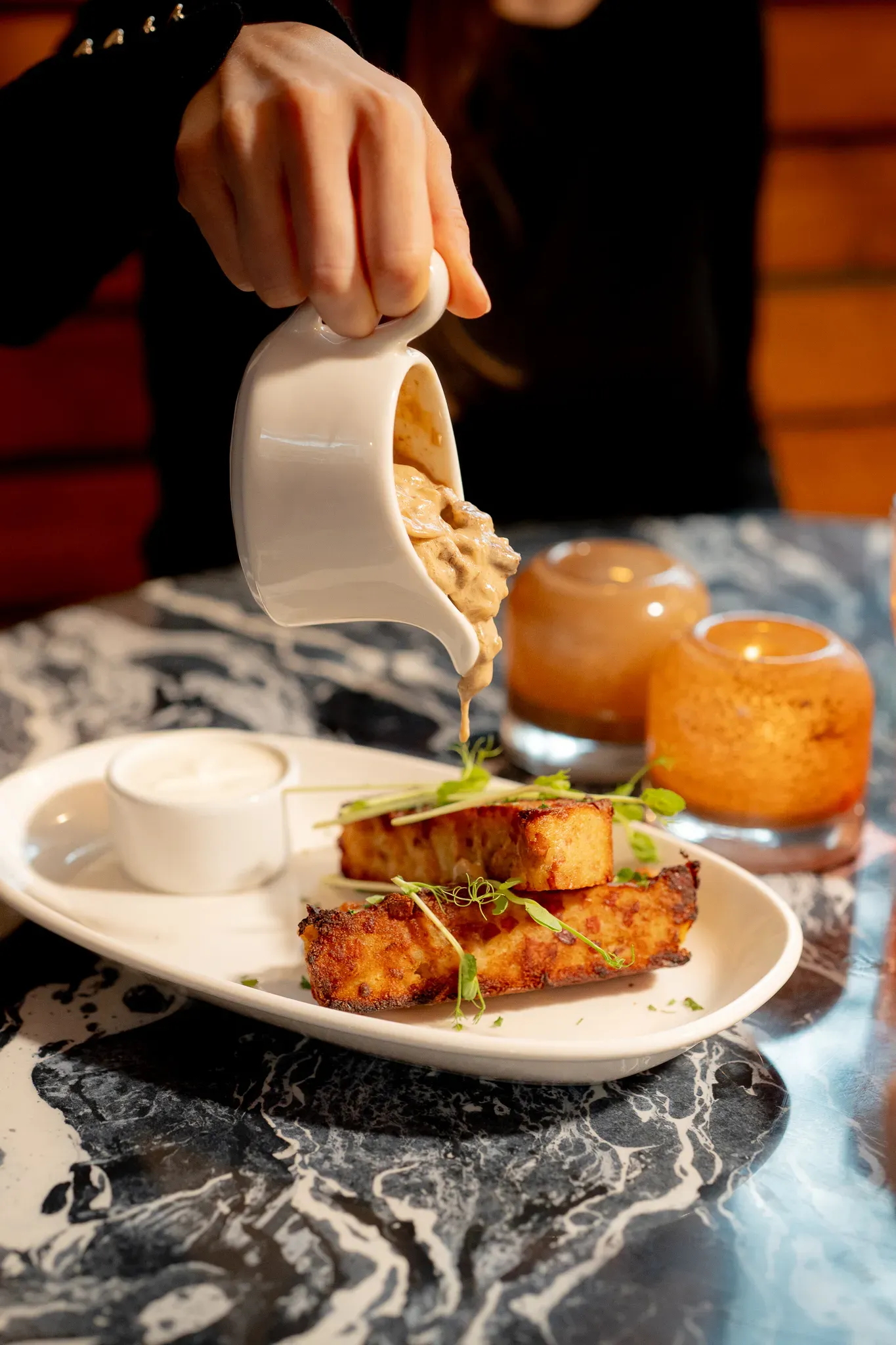 Baba ziemniaczana z sosem grzybowym 2 - Restauracja Syrenka Kołobrzeg