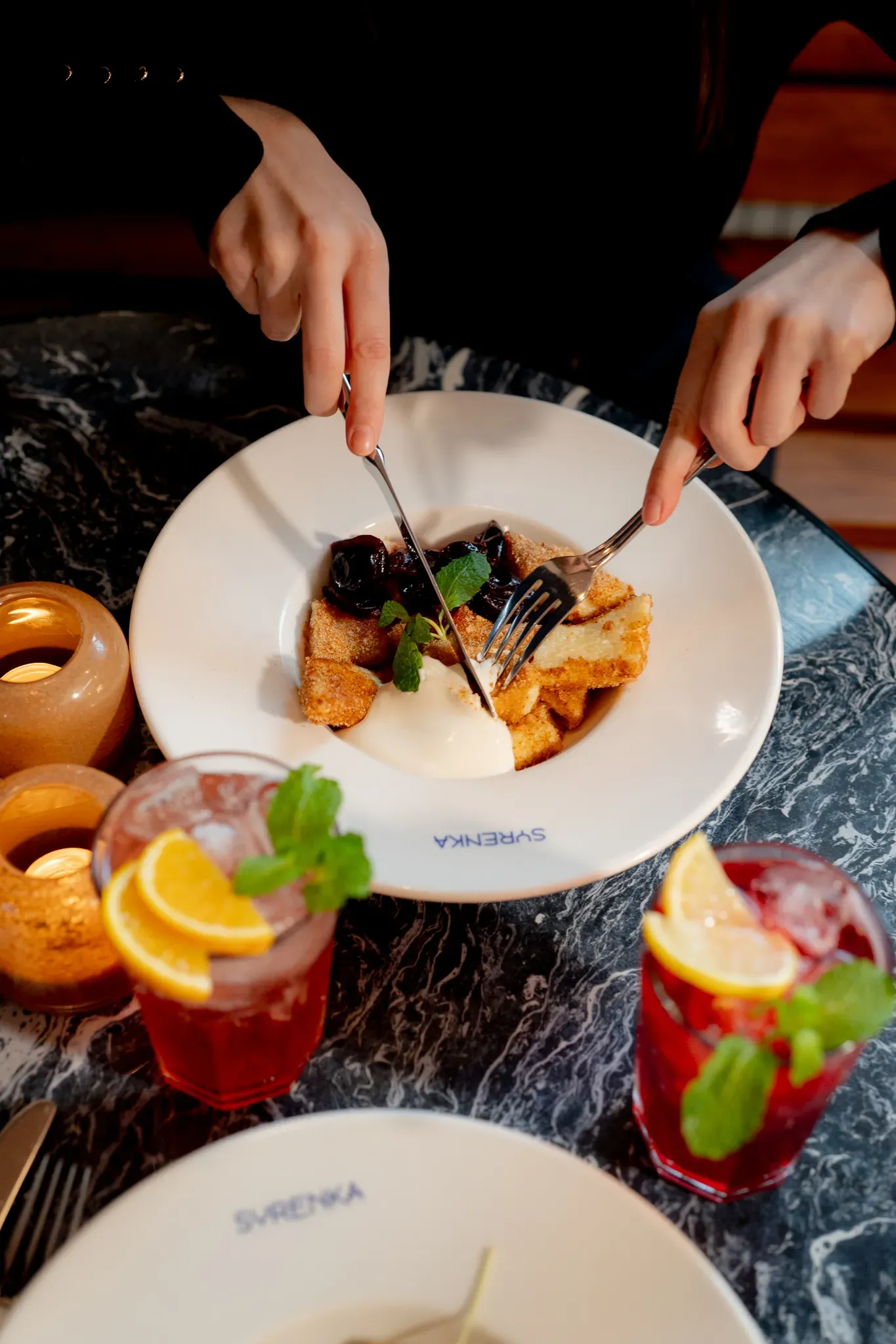 Pierogi leniwe z domowa konfitura i smietanka - Restauracja Syrenka Kołobrzeg