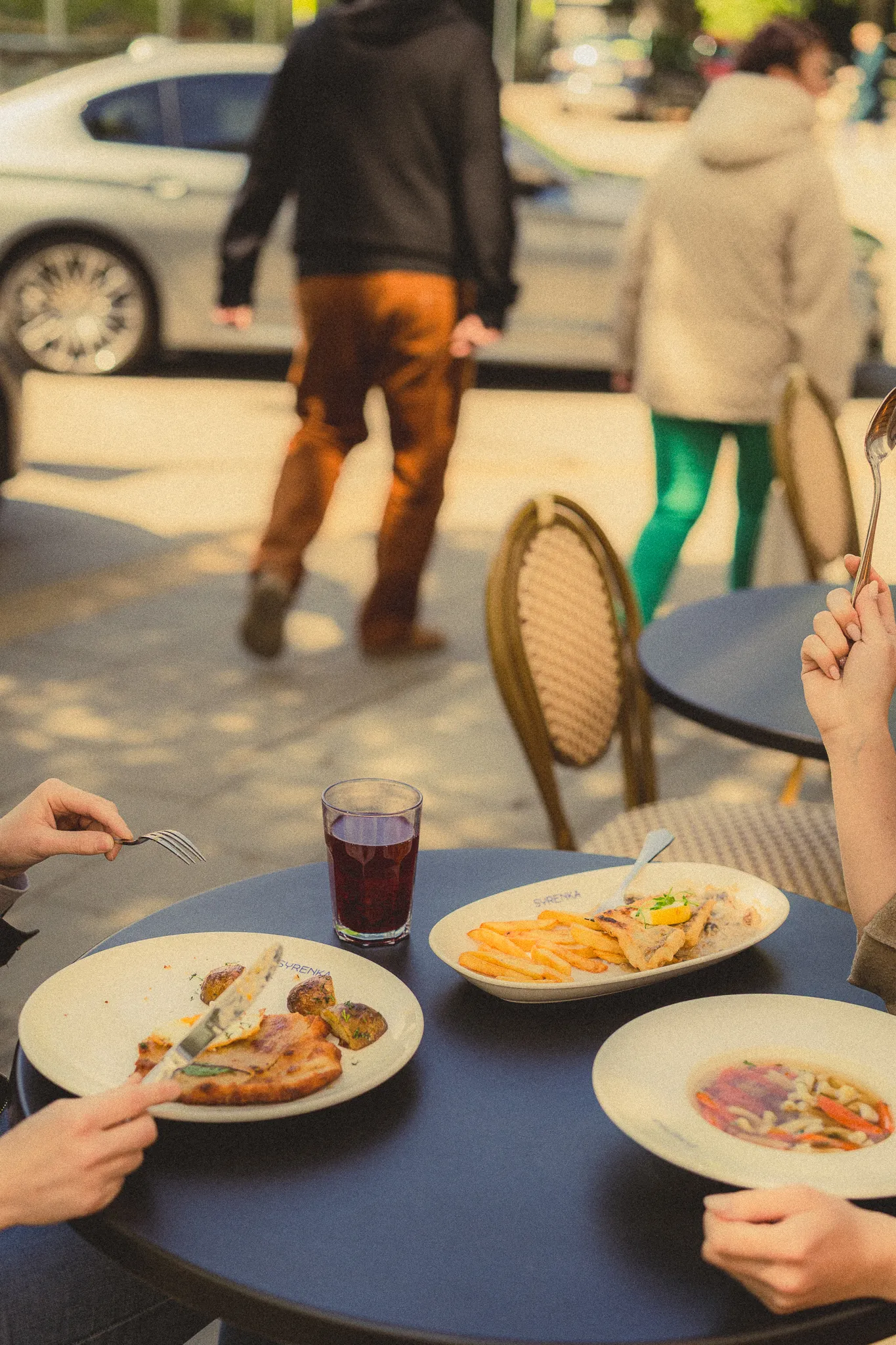 Rozne dania na zewnatrz - Restauracja Syrenka Kołobrzeg