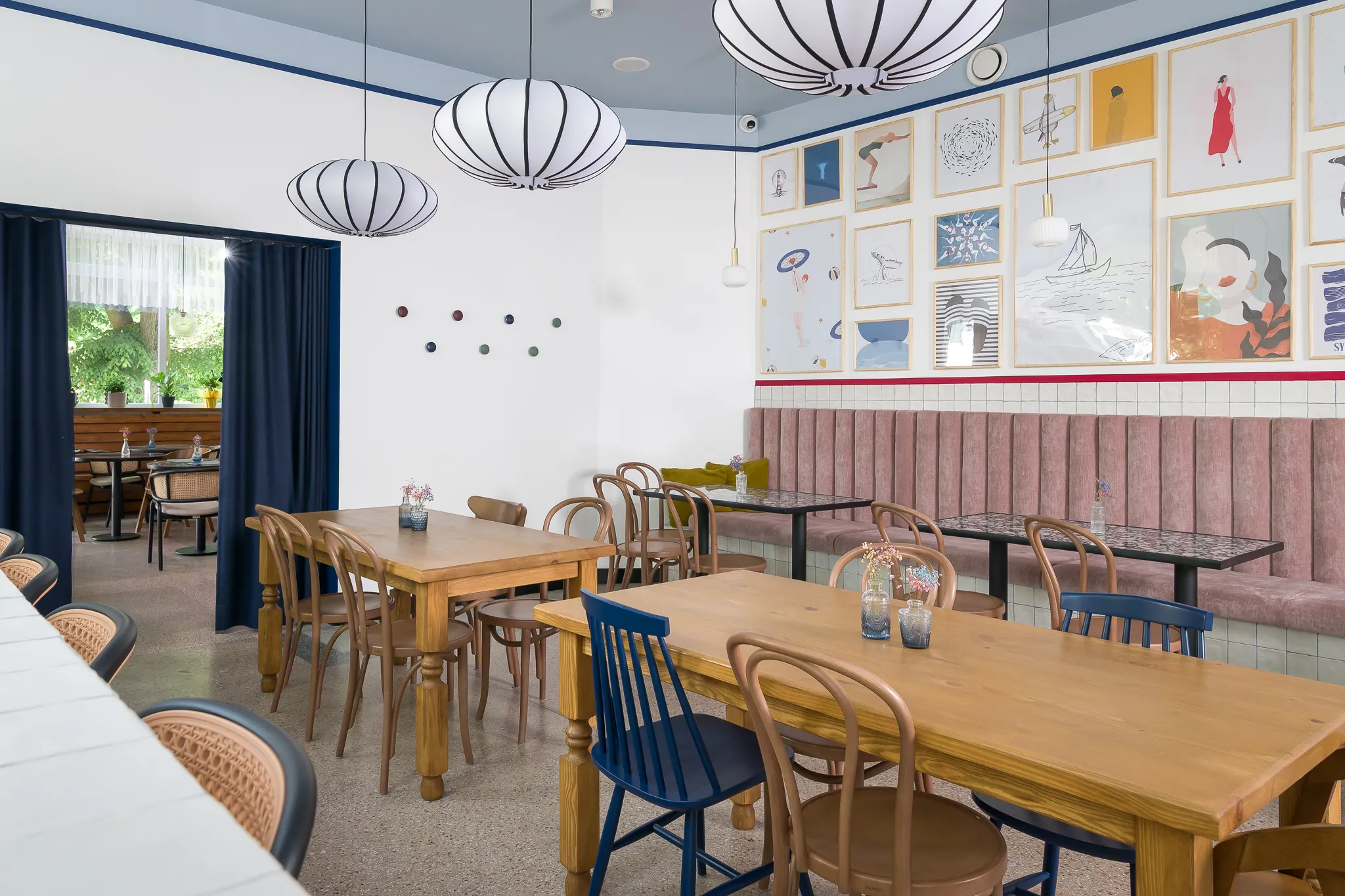 Sala restauracyjna z obrazami 6 - Restauracja Syrenka Kołobrzeg