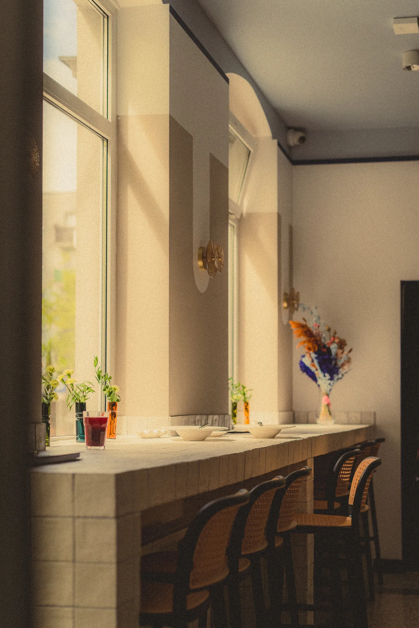 Stoliki barowe przy oknie - Restauracja Syrenka Kołobrzeg