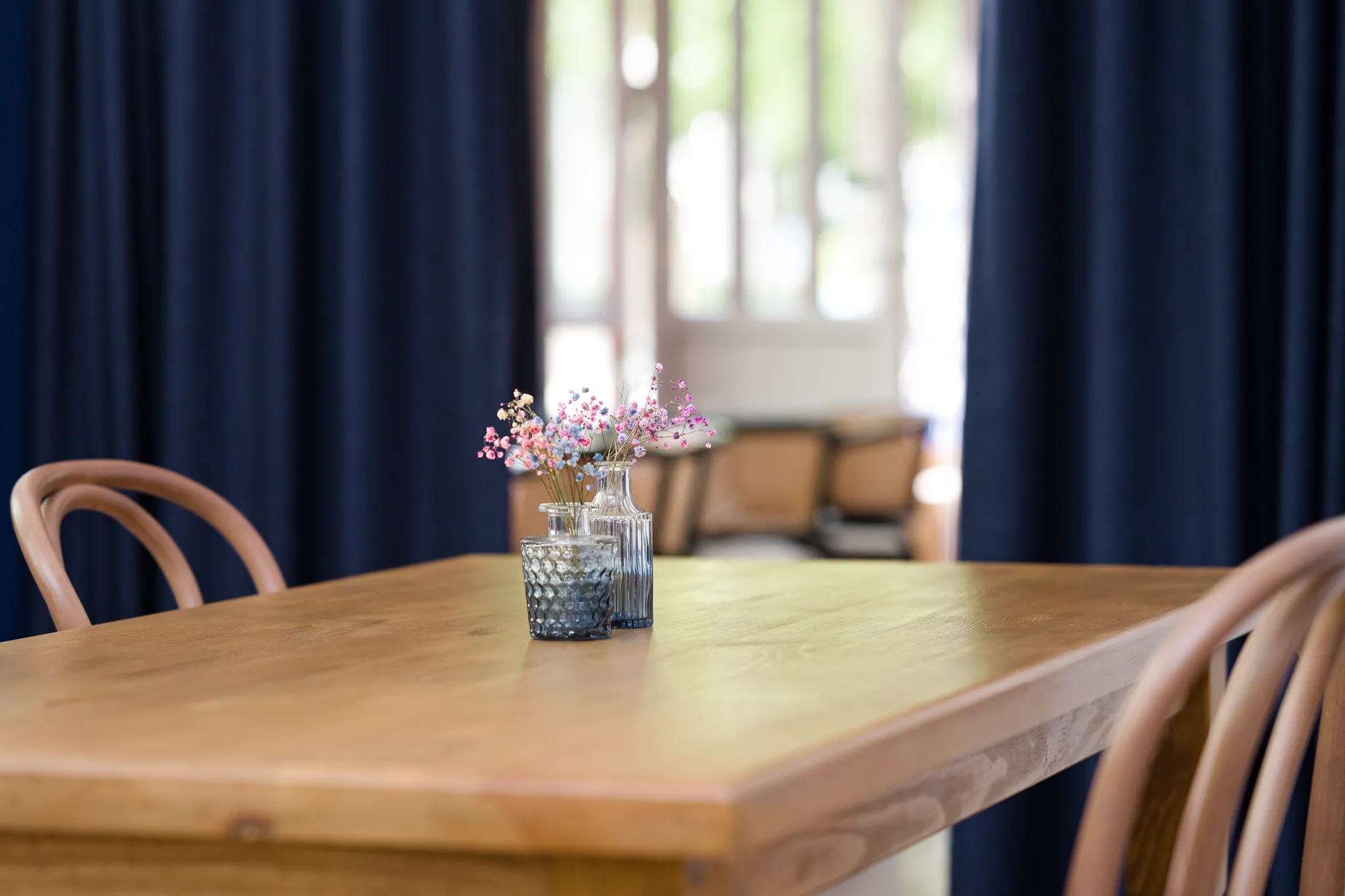 Stoliki z marmurowym blatem 3 - Restauracja Syrenka Kołobrzeg