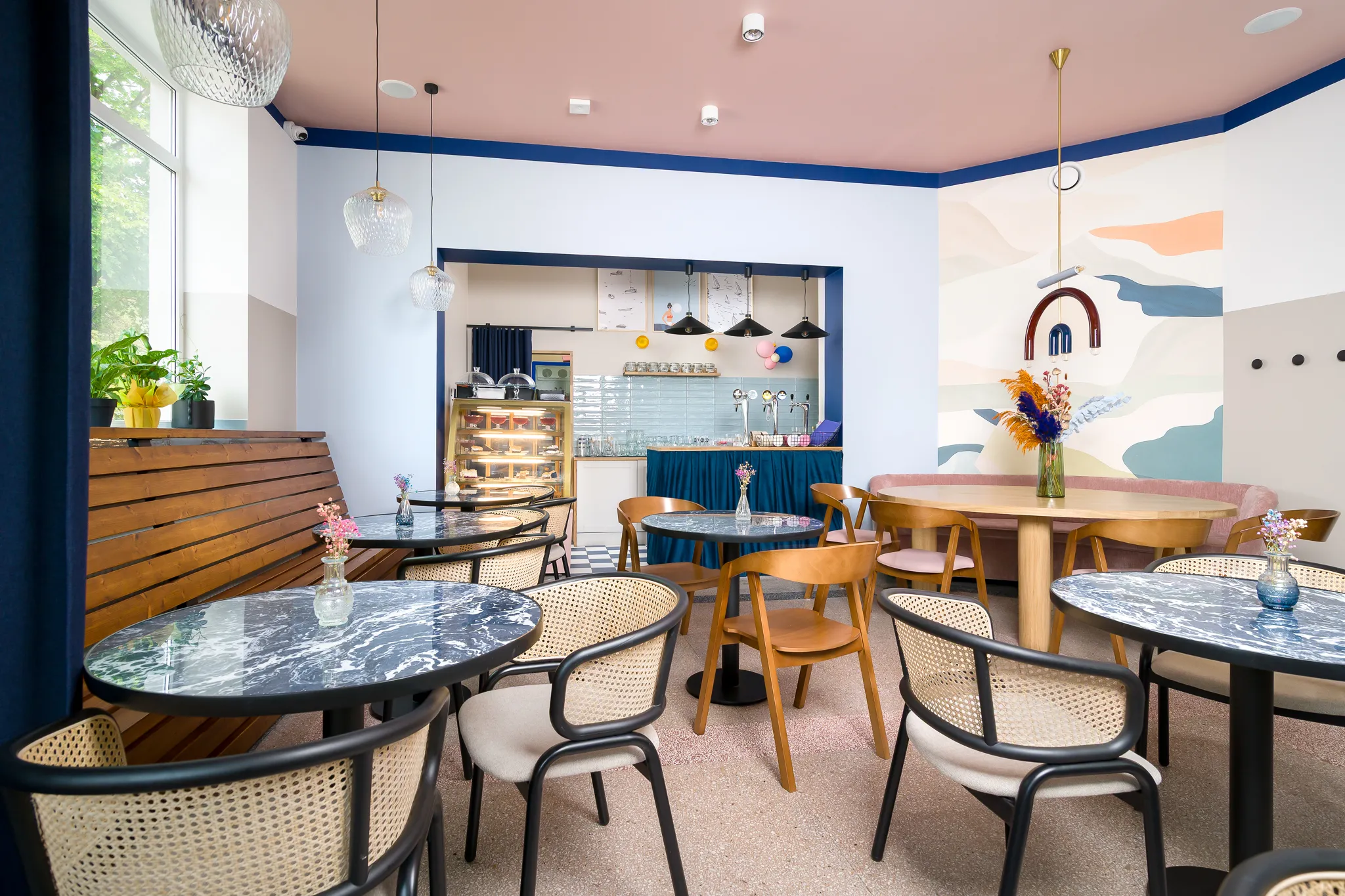 Stoliki z marmurowym blatem 5 - Restauracja Syrenka Kołobrzeg